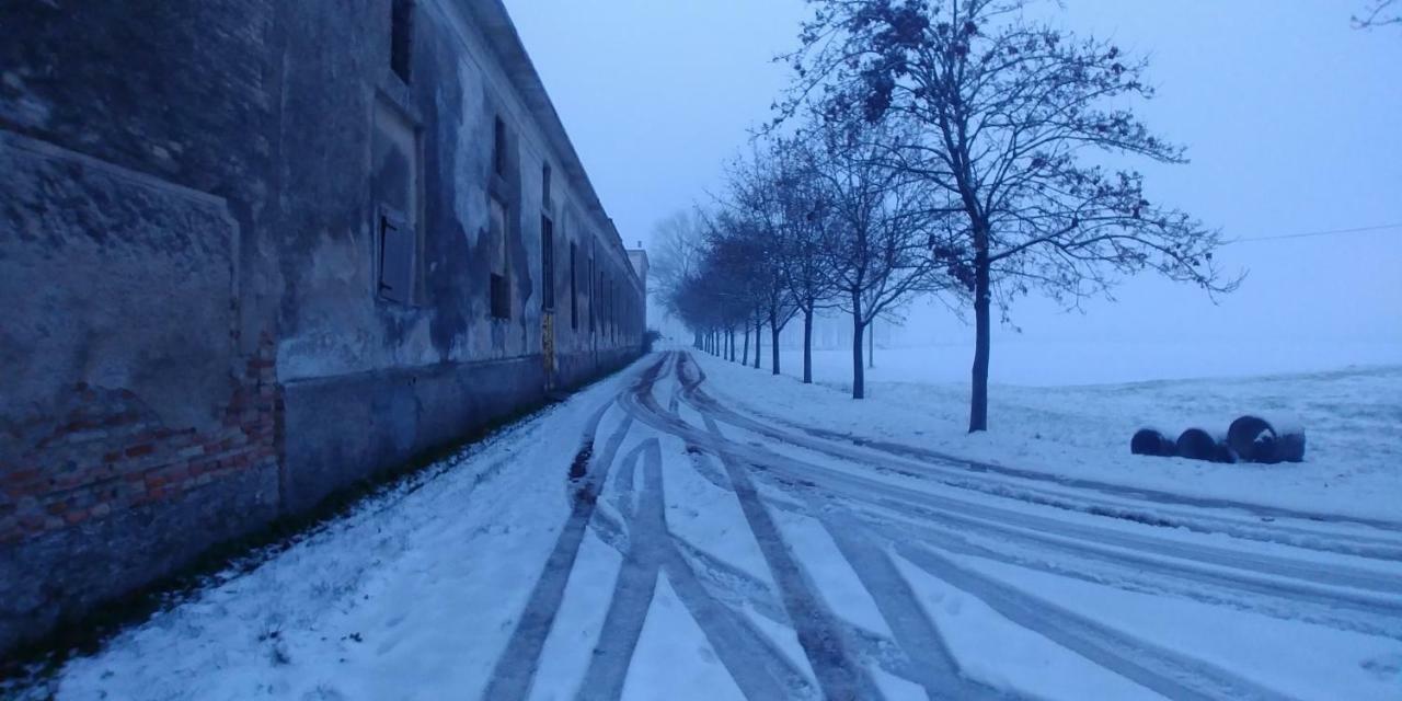 Вілла Lo Scrigno Di Lara Ceresara Екстер'єр фото